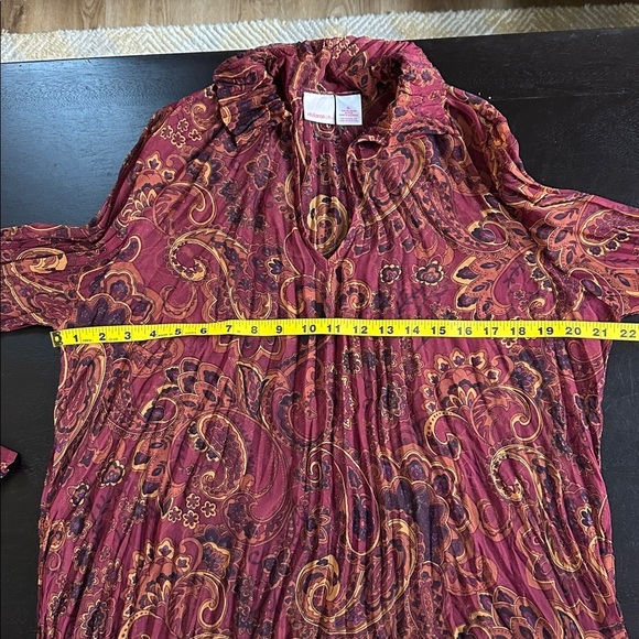 Sheer paisley bell sleeve collared pullover top in a burgundy wine shade - Picture 5 of 7